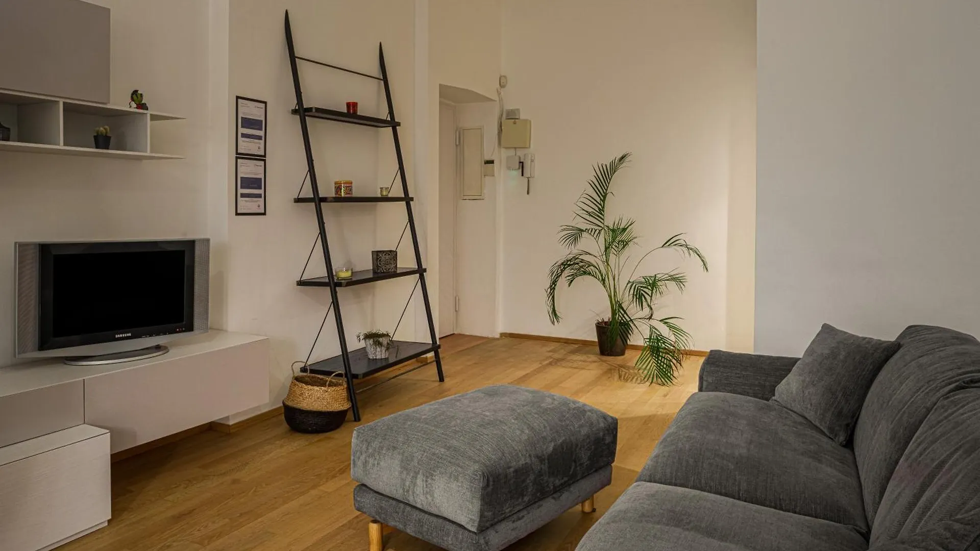 Accomodo Mib20 Bivano City Life Milan 0*,  Italy
